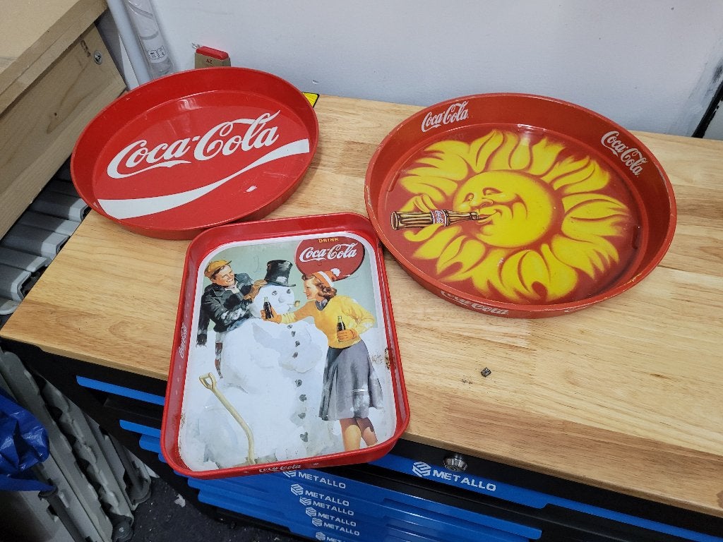 coca cola metalen dienbladen 3 stuks in nette staat, Ophalen of Verzenden, Zo goed als nieuw, Reclamebord