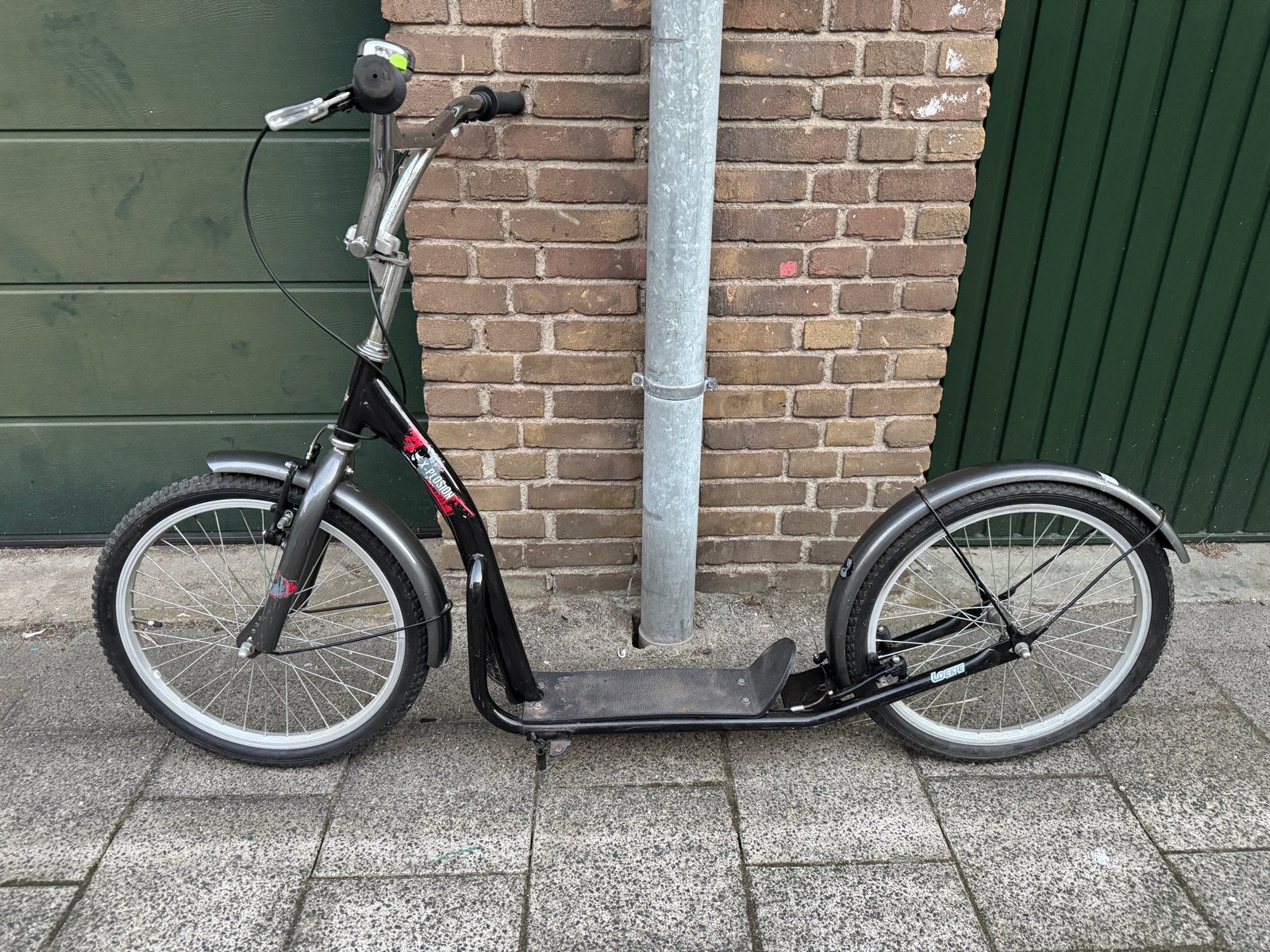 2 Loekie steps (X-Plosion & Funky) - 20 inch luchtbanden, Fietsen en Brommers, Ophalen, Gebruikt, Gewone step