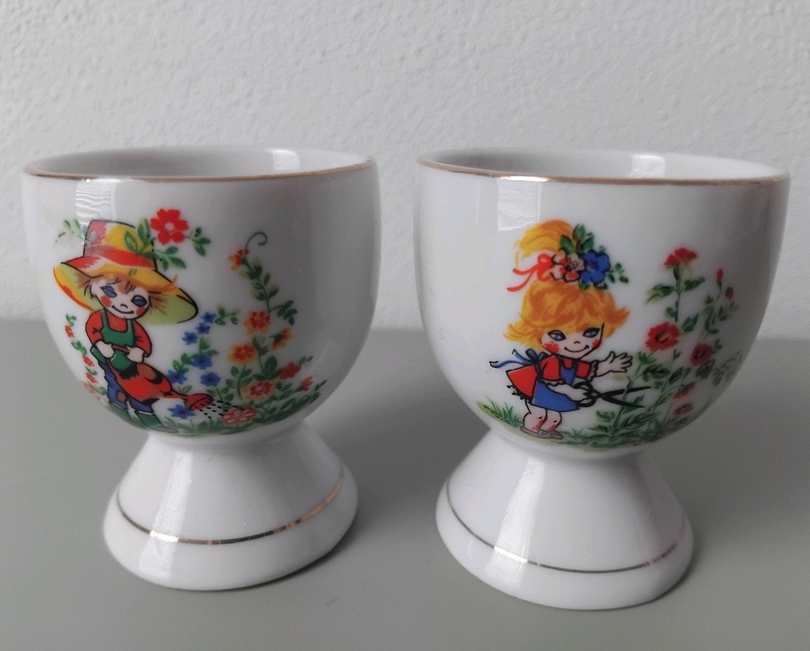 🌺Vintage 🌺Porselein 🌺2x Eierdopjes 🌺'Kids gardening', Antiek en Kunst, Verzenden