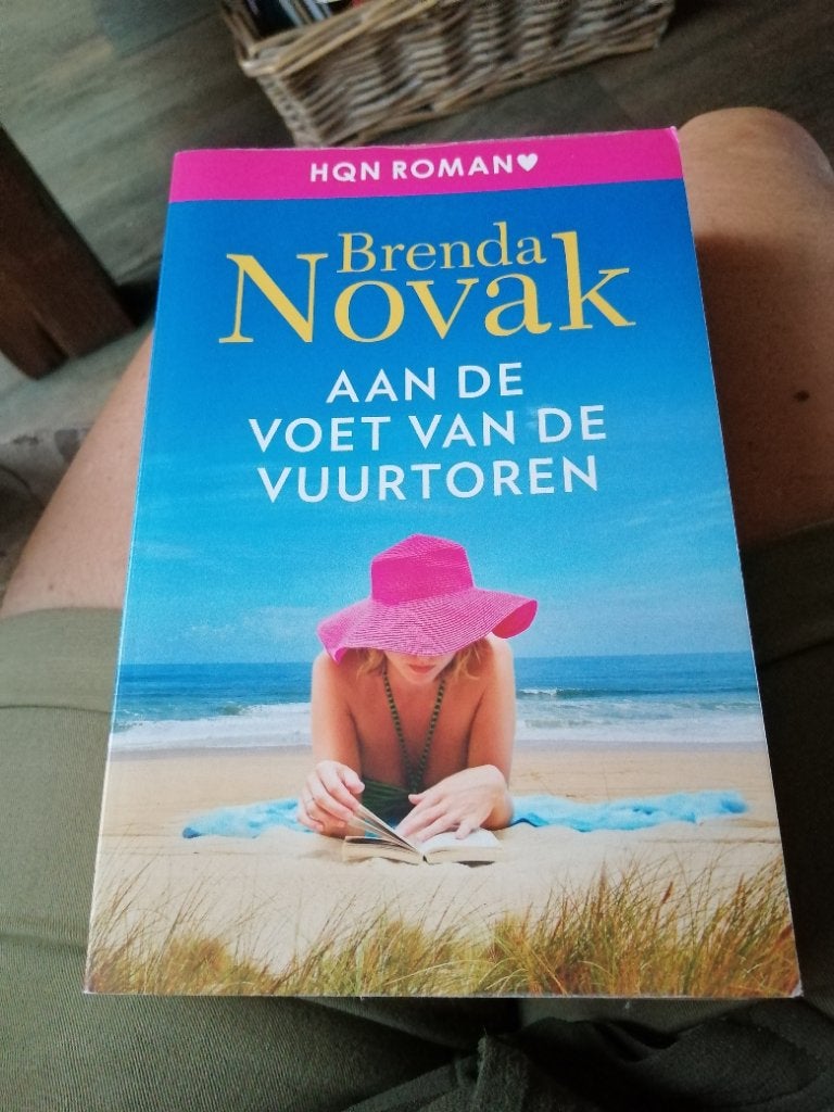Aan de voet van de vuurtoren, Brenda Novak, Ophalen of Verzenden, Zo goed als nieuw, Overige onderwerpen