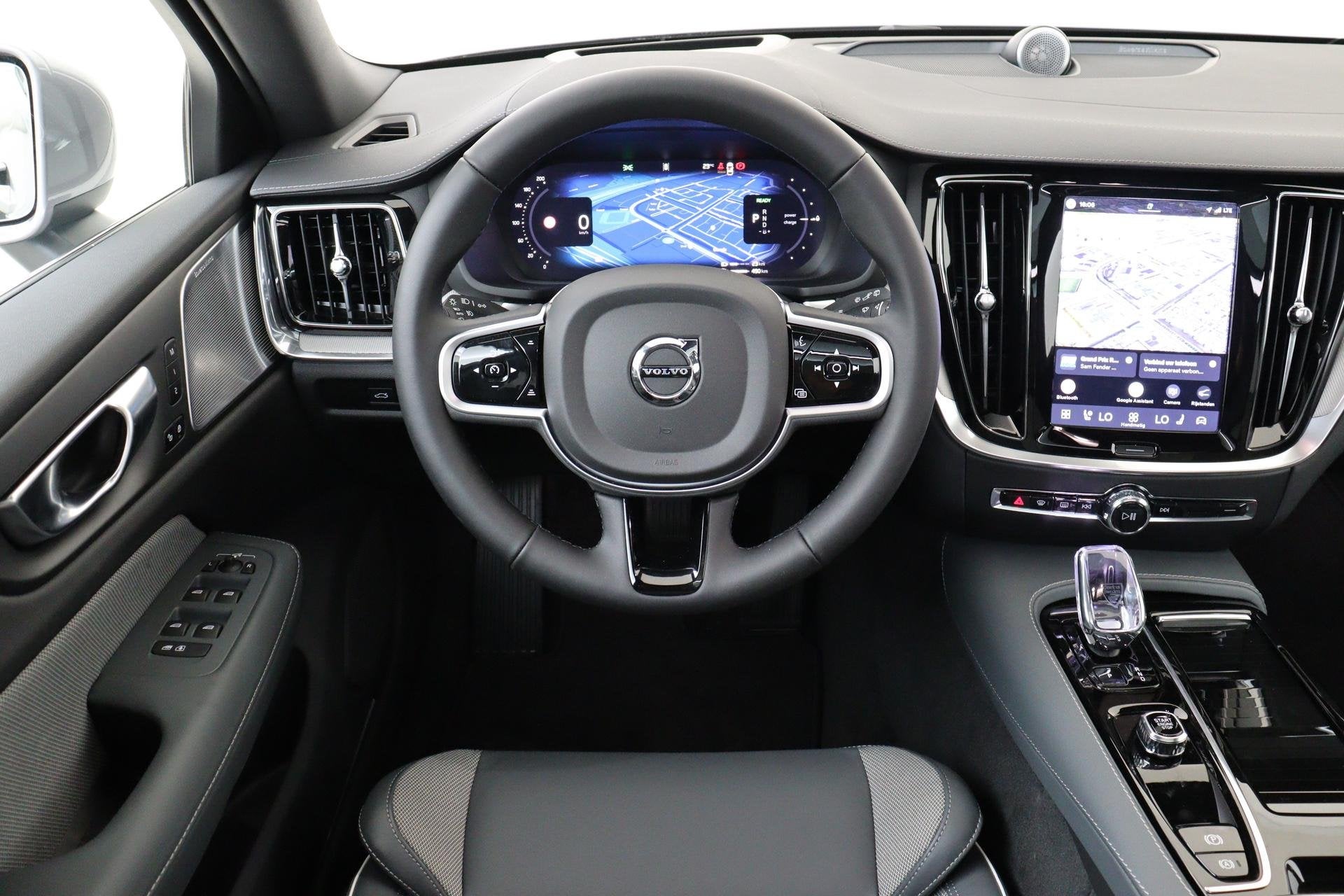 Volvo V60 T8 PLUG-IN HYBRID AWD ULTRA BRIGHT *UNIEK!* -PANO., Auto's, Automaat, 12 maanden, Stof, Gebruikt