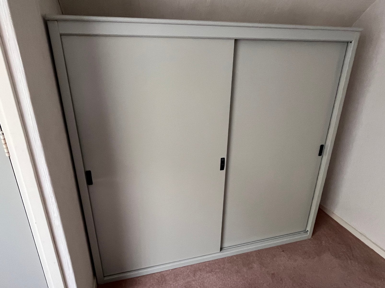 Metalen kast met schuifdeuren archiefkast grijs, Huis en Inrichting, Kasten | Roldeurkasten en Archiefkasten, Ophalen, Gebruikt