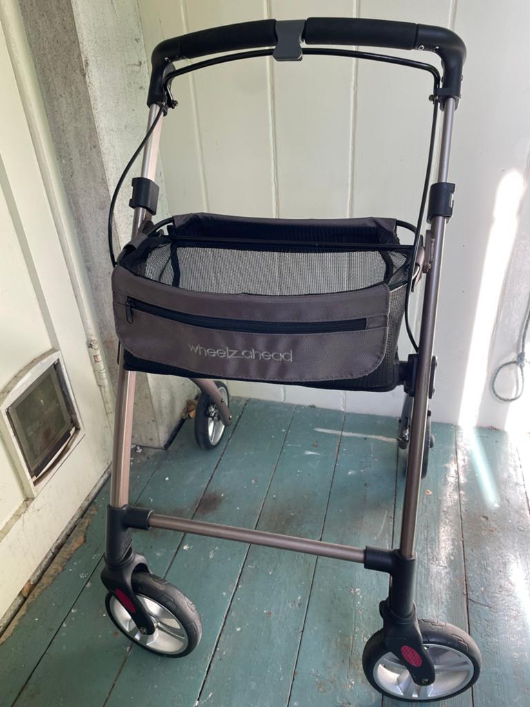 Rollator Wheelzahead Grijs met opbergmand, Diversen, Rollators, Zo goed als nieuw, Lichtgewicht, Opvouwbaar, Ophalen