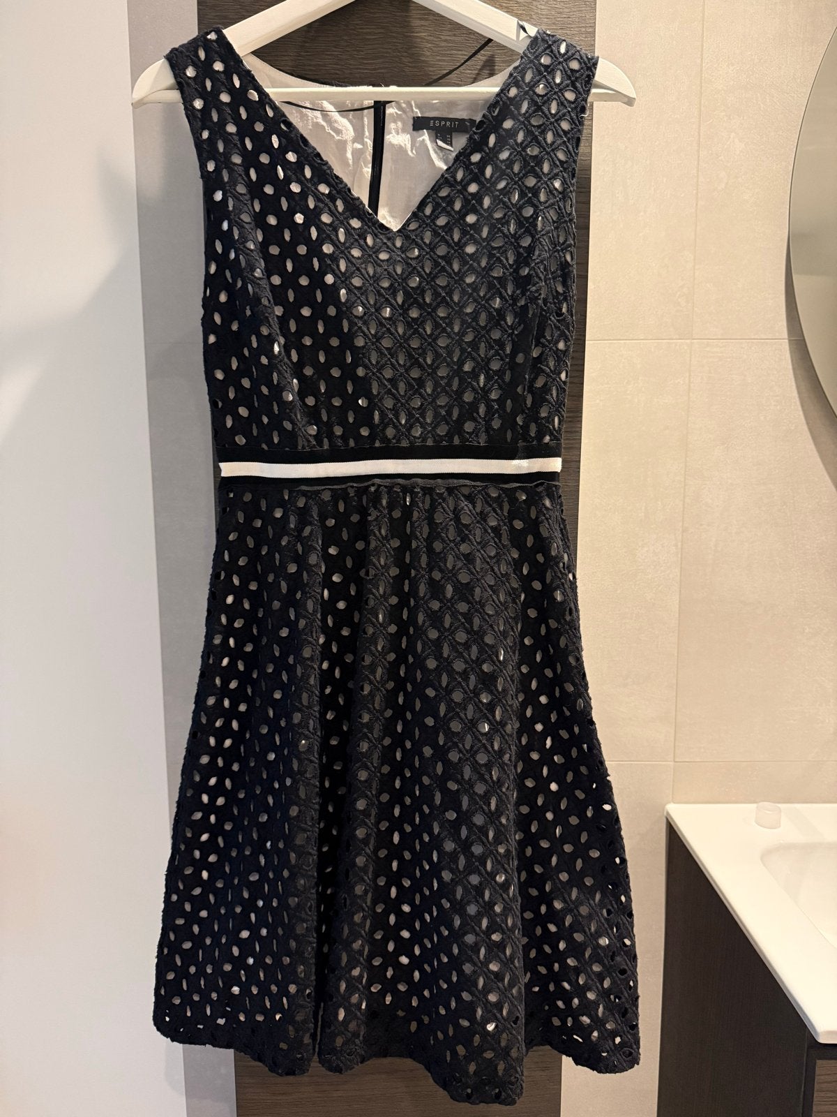 Esprit Zwart Jurkje met Broderie - Maat 36 (S), Zwart, Ophalen of Verzenden, Zo goed als nieuw, Knielengte