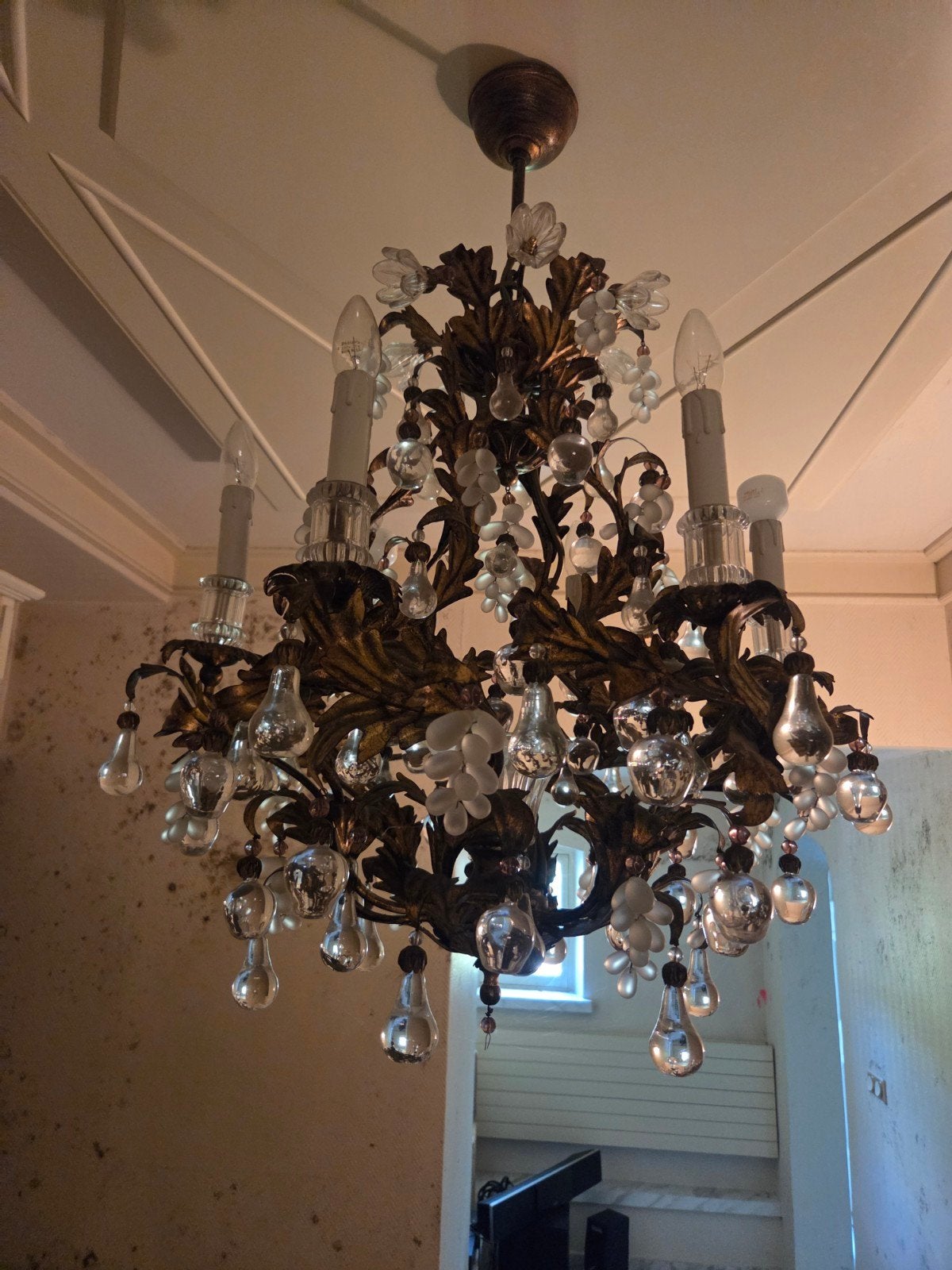 Antieke Kroonluchter met Kristallen en Bladgoud, Huis en Inrichting, Lampen | Kroonluchters, Ophalen, Gebruikt, E14 (klein), Klassiek, Antiek, Barok