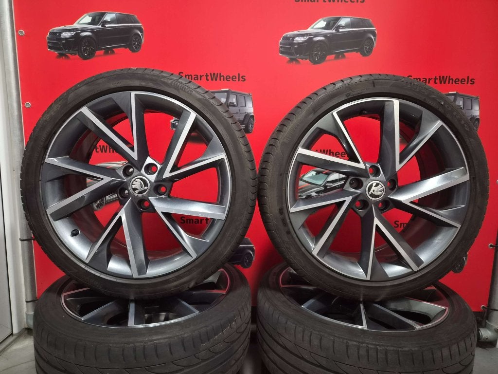 19 inch ORIGINEEL SKODA SUPERB OCTAVIA VELGEN VEGA EN BANDEN, Banden en Velgen, Niet ingevuld, Ophalen of Verzenden, 235 mm
