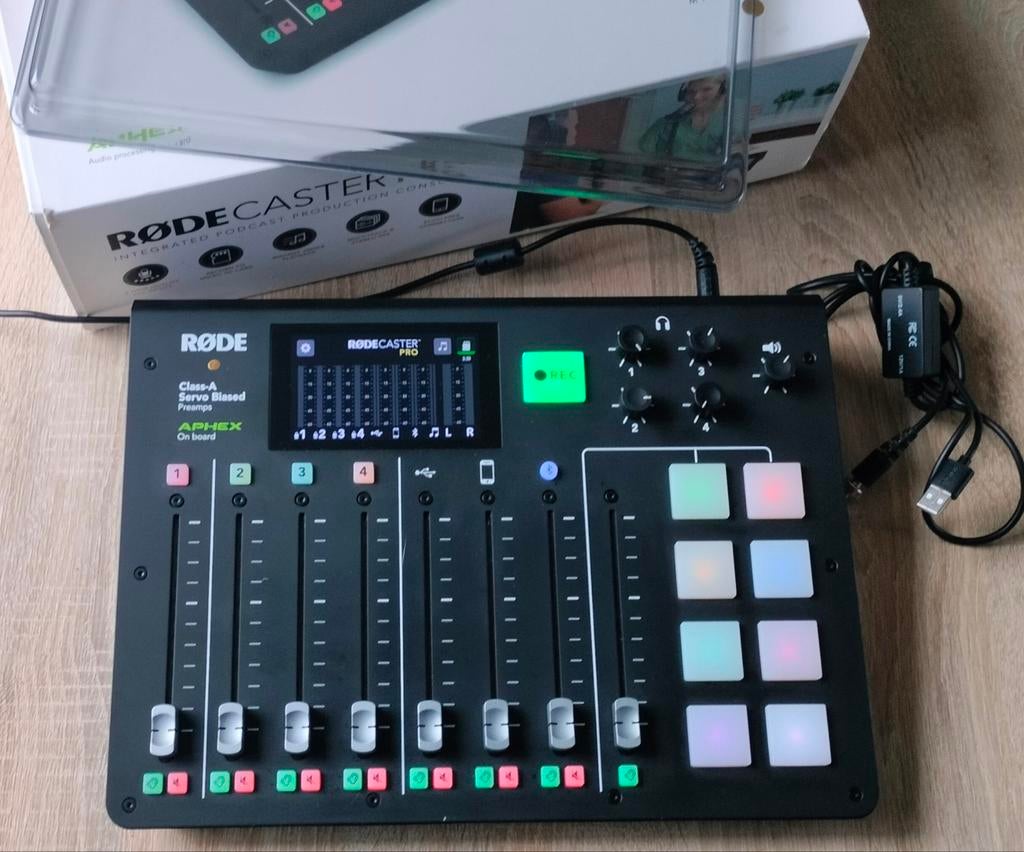 Rode Rodecaster Pro - met decksaver, Ophalen of Verzenden, Zo goed als nieuw, 5 tot 10 kanalen, Microfooningang