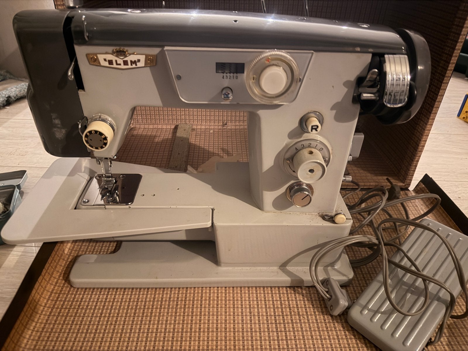 Vintage Elem Naaimachine met Accessoires en Voetpedaal, Ophalen of Verzenden