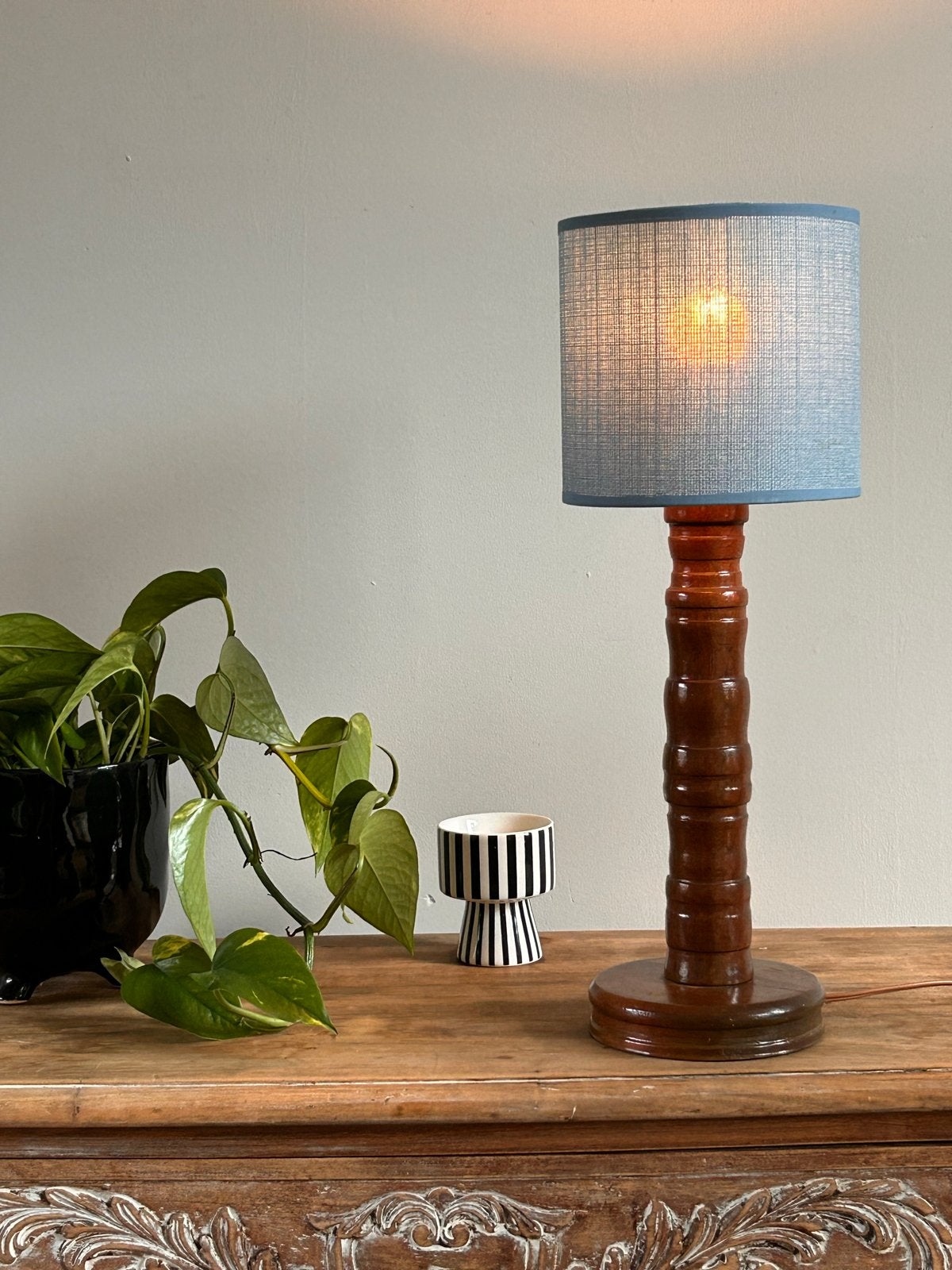 Vintage houten tafellamp , Midcentury brutalist, Blauw, Met schakelaar, Gebruikt, Overige merken