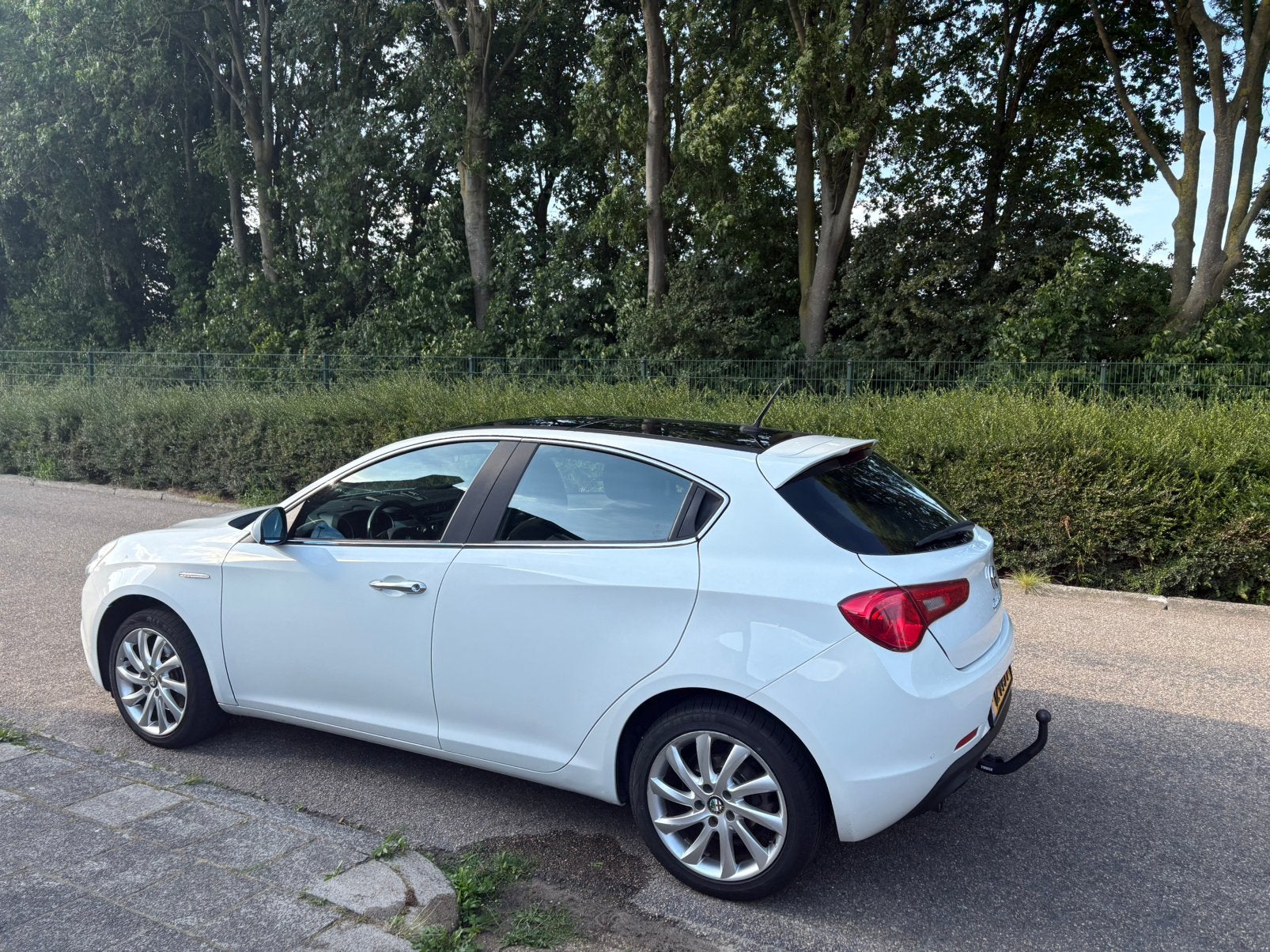 Alfa Romeo Giulietta 1.4 Turbo Multi AIR 2011 Wit, Auto's, Alfa Romeo, Voorwielaandrijving, Stof, Zwart, 4 cilinders
