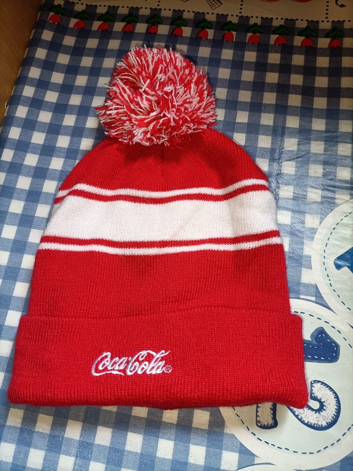 Coca Cola muts rood met wit en pluim bovenop, Ophalen of Verzenden, Zo goed als nieuw, Muts
