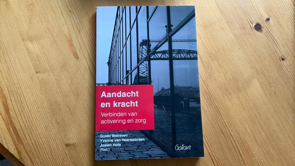 Aandacht en kracht, Boeken, Ophalen of Verzenden, Zo goed als nieuw, Sociale wetenschap