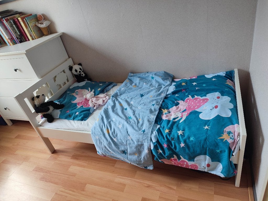 Mooi en praktisch Ikea peuterbed, Ophalen, 70 tot 85 cm, 140 tot 160 cm, Zo goed als nieuw