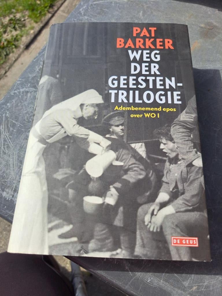 Pat Barker - Weg der geesten, Ophalen of Verzenden, Zo goed als nieuw, Pat Barker
