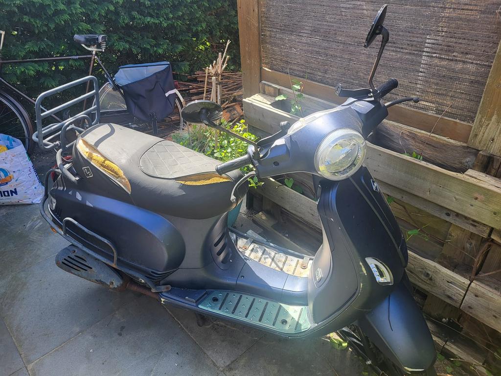 Scooter rijd niet 6000km 2021, Fietsen en Brommers, Ophalen of Verzenden