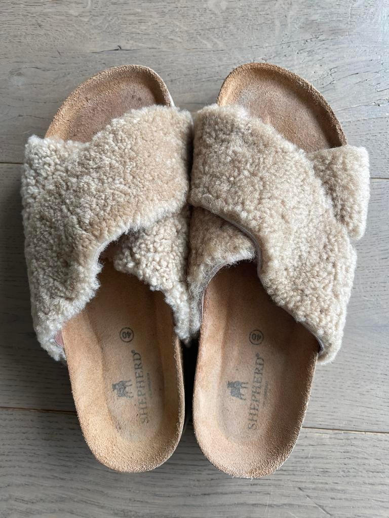 Shepherd slippers leer/wol beige mt. 40, Kleding | Dames, Schoenen, Ophalen of Verzenden, Zo goed als nieuw, Beige