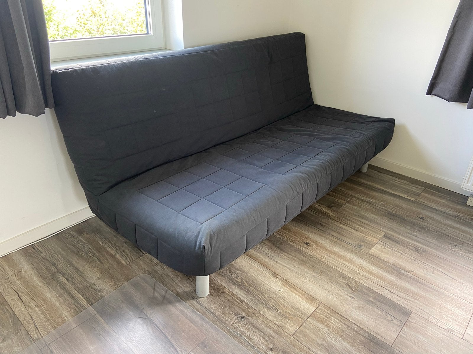 Slaapbank 200x140 cm - Ideaal voor studenten of logeerkamer, Ophalen, Gebruikt, Zwart, Tweepersoons