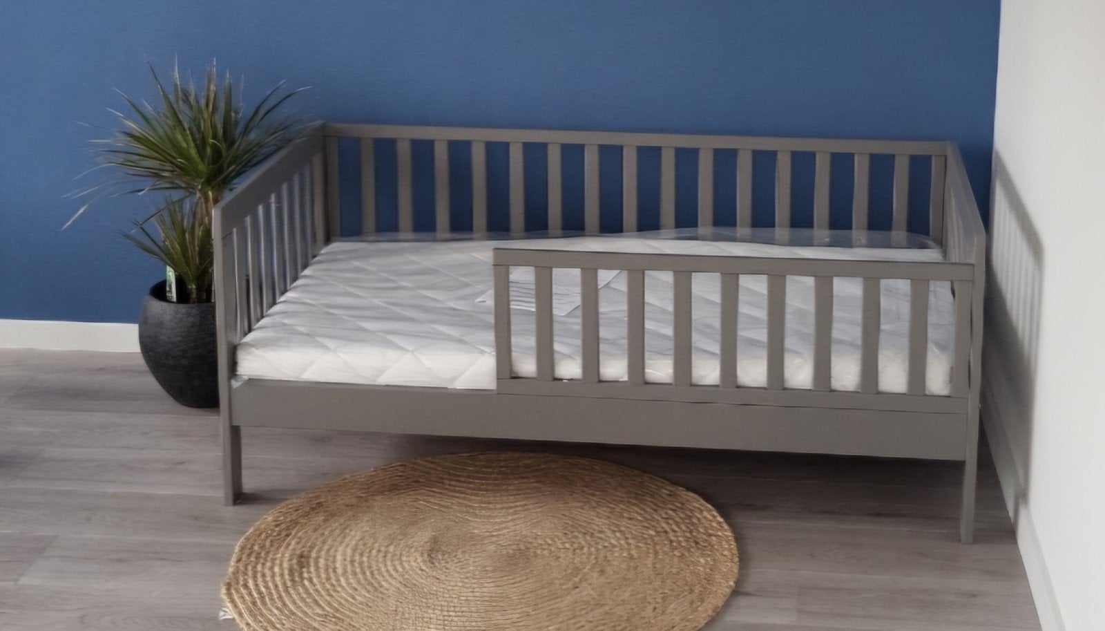 Peuterbed Petit Amelie - incl. matras, Kinderen en Baby's, Kinderkamer | Bedden, Ophalen