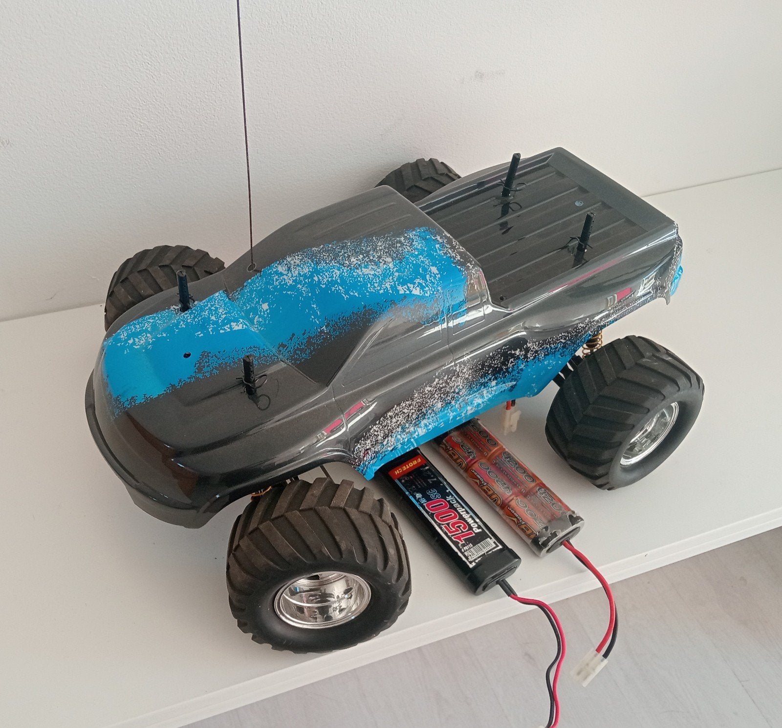 Snelle electrische RC truck, Verzenden, Gebruikt, Auto offroad