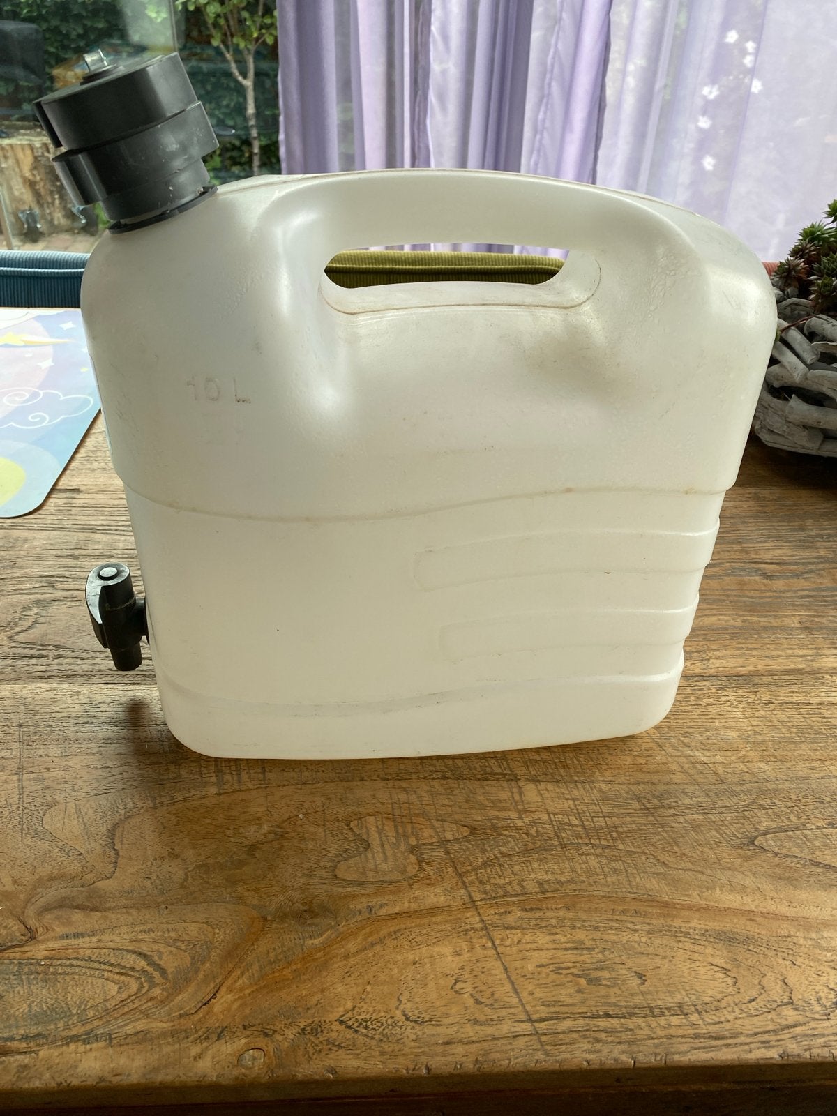 Jerrycan 10 liter met kraantje en schenktuit, Ophalen, Gebruikt