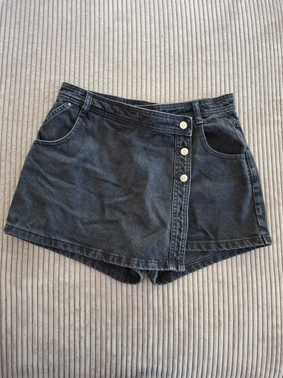 Zwarte denim skort met knopen - Zara, Ophalen, Maat 42/44 (L), Gedragen, Boven de knie