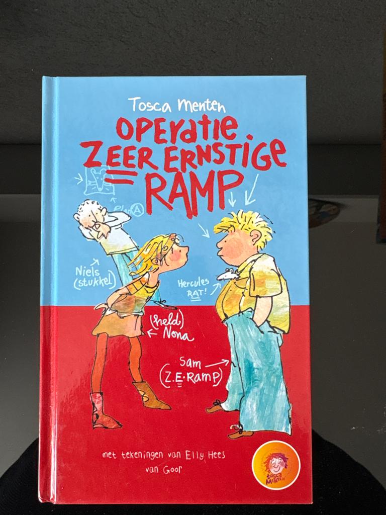 Operatie Zeer Ernstige Ramp - Tosca Menten, Boeken, Ophalen of Verzenden, Gelezen, Fictie algemeen