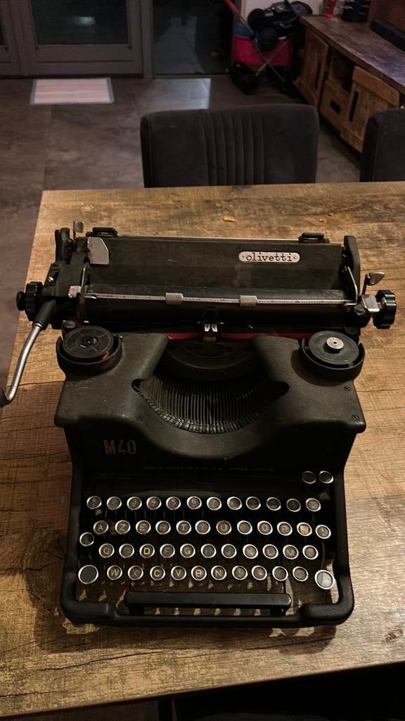 Typ machine van olivetti m40, Diversen, Typemachines, Ophalen, Zo goed als nieuw