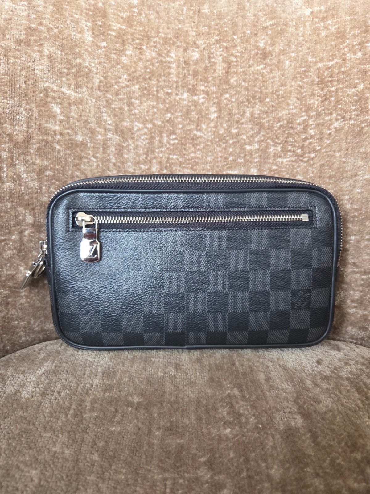 Louis Vuitton Damier Graphite Pochette, Ophalen, Zo goed als nieuw, Zwart, Overige typen