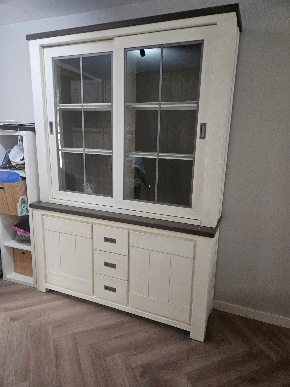 Buffetkast met glazen schuifdeuren en lades, Huis en Inrichting, Kasten | Buffetkasten, Ophalen, 100 tot 150 cm, Glas, 150 tot 200 cm