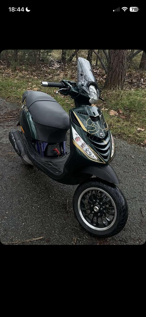 Zip 125cc A1, Fietsen en Brommers, Scooters | Piaggio, Ophalen, Zo goed als nieuw, Benzine, Zip