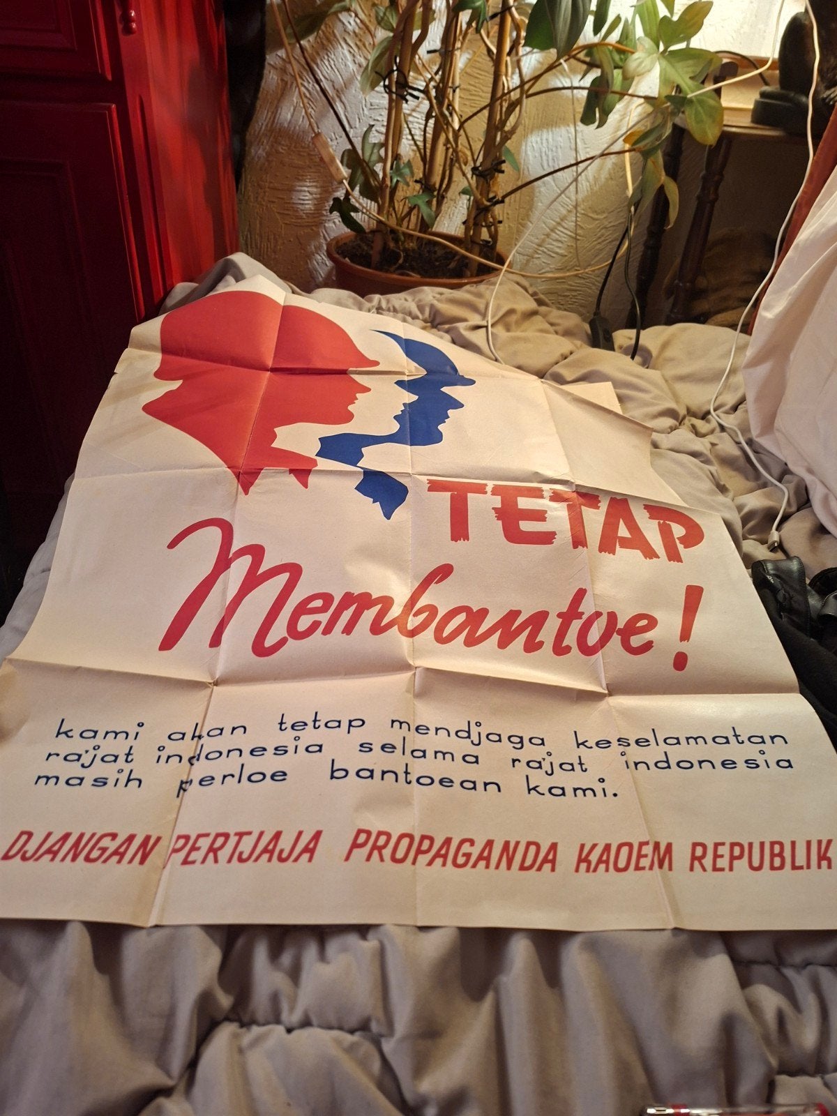 Vintage Indonesische Propaganda Poster - 'Tetap Membantoe!', Ophalen, A1 t/m A3, Overige onderwerpen, Rechthoekig Staand