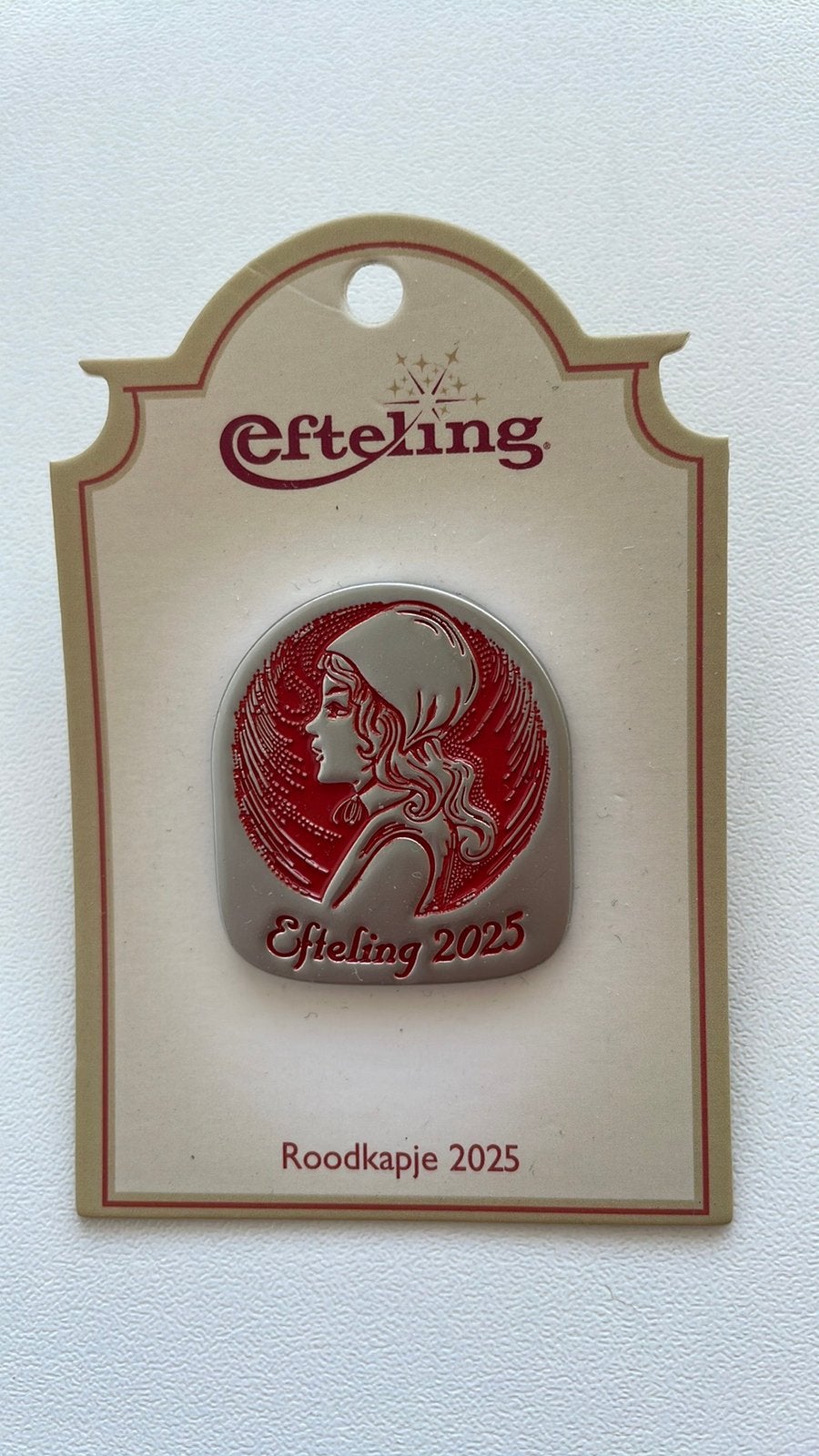 Efteling pin Roodkapje 2025 EPP 482 op kaartje, Ophalen of Verzenden, Nieuw, Button of Speldje