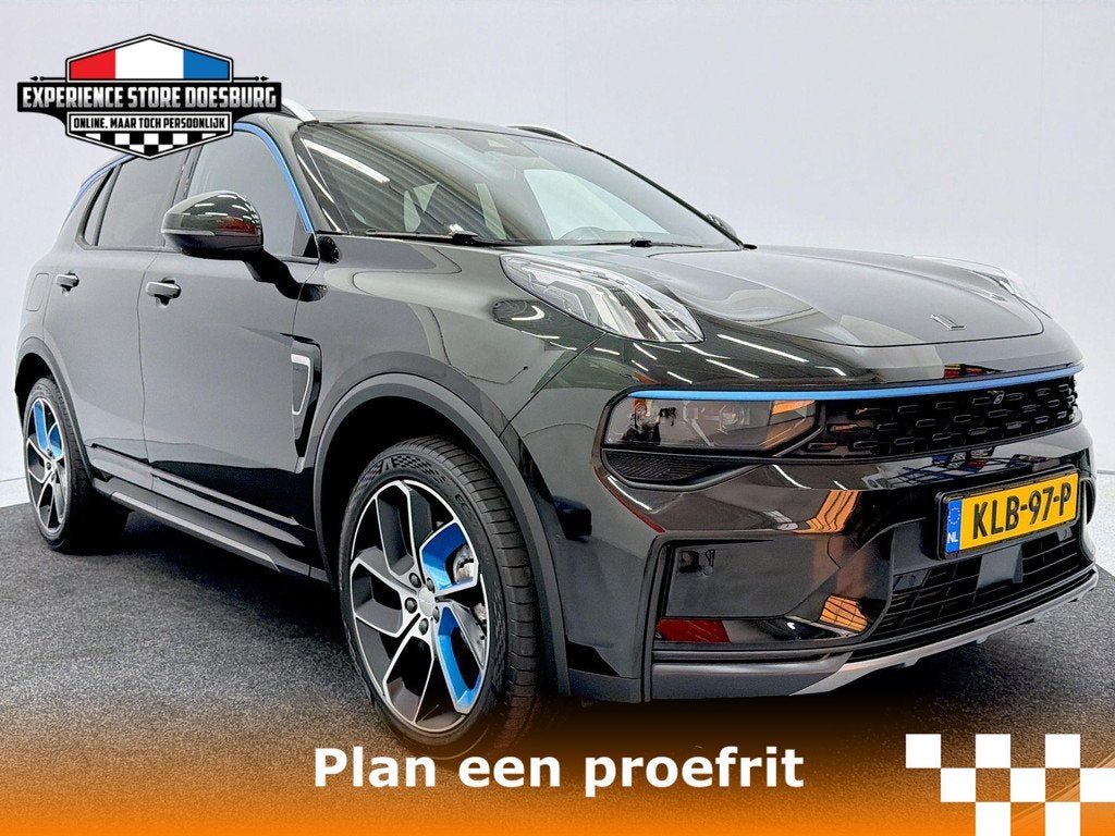 Lynk en Co 01 1.5 MY24 – Premium en bijna nieuw!, Auto's, Stof, Euro 6, Met garantie (alle), Zwart