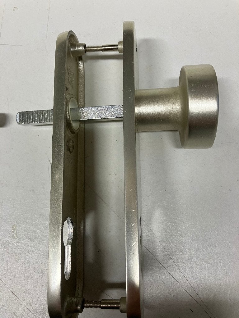 Sluitplaat met aan een zijde een vaste knop, Ophalen, Nieuw, Overige materialen, Klink of Kruk