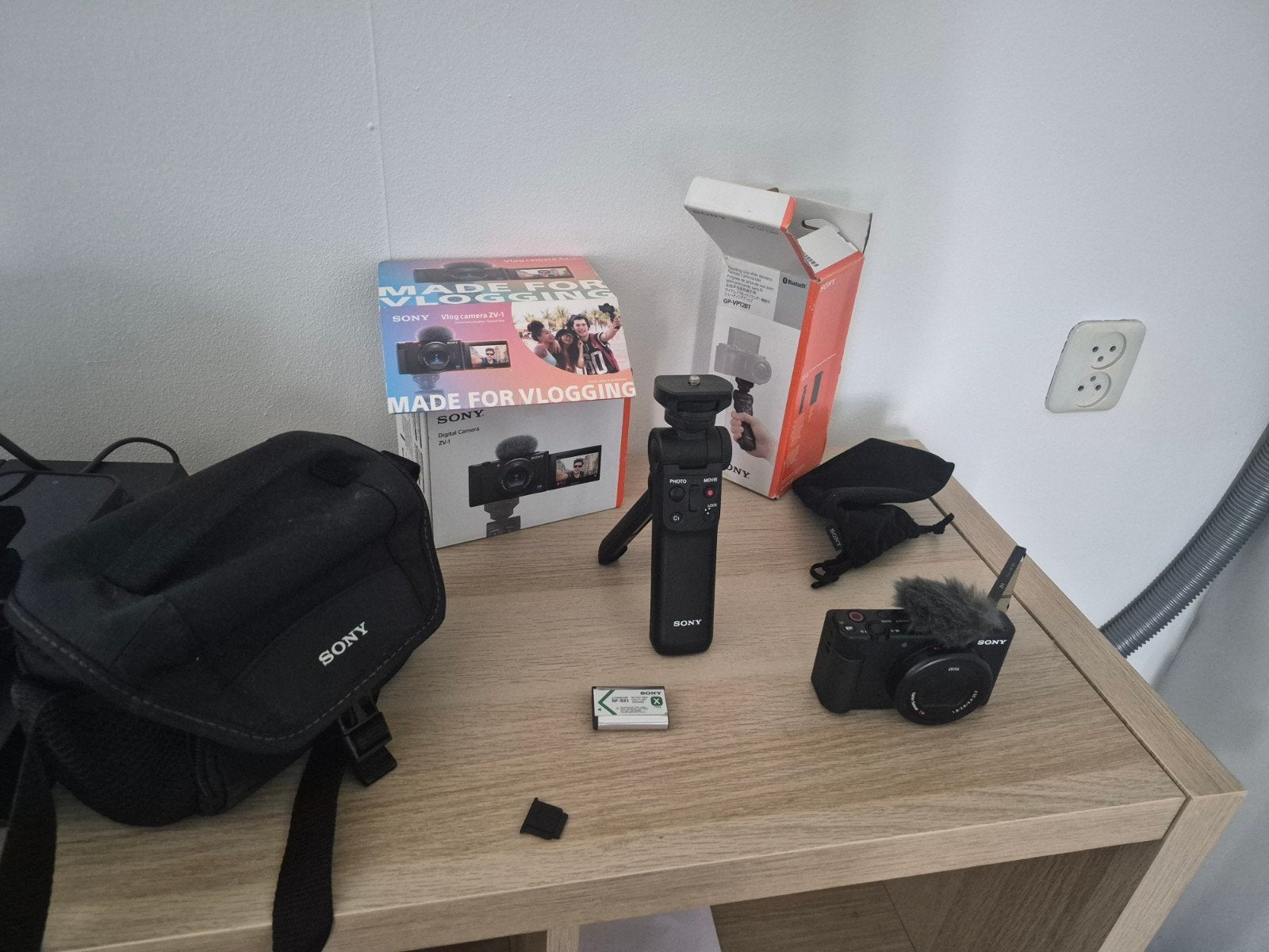 Sony ZV-1 Vlogging Camera Complete Set, Audio, Tv en Foto, Ophalen, Zo goed als nieuw, Accu, Sony