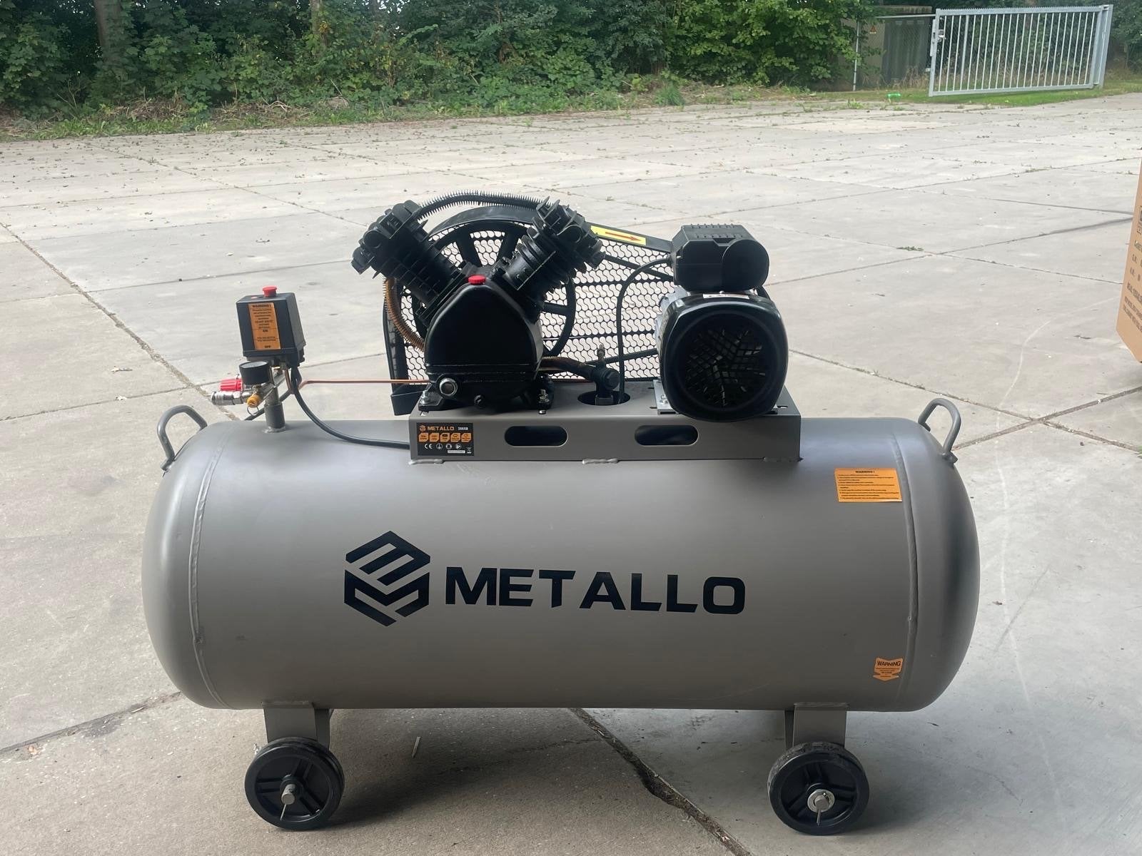 Metallo 200 liter compressor - Krachtig en Mobiel, Ophalen, Gebruikt, 200 tot 400 liter/min, Mobiel