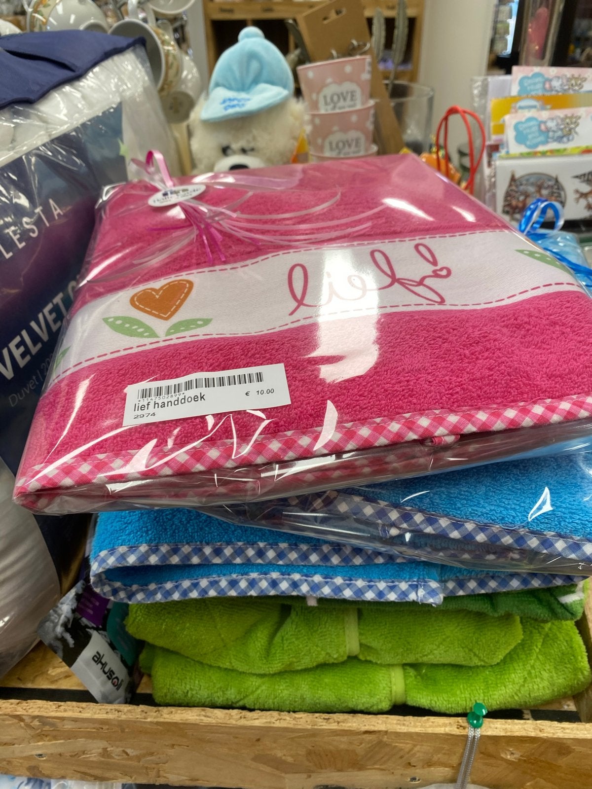 Nieuwe Roze Handdoek met 'Lief' Opdruk, Ophalen of Verzenden, Nieuw, Roze, Handdoek