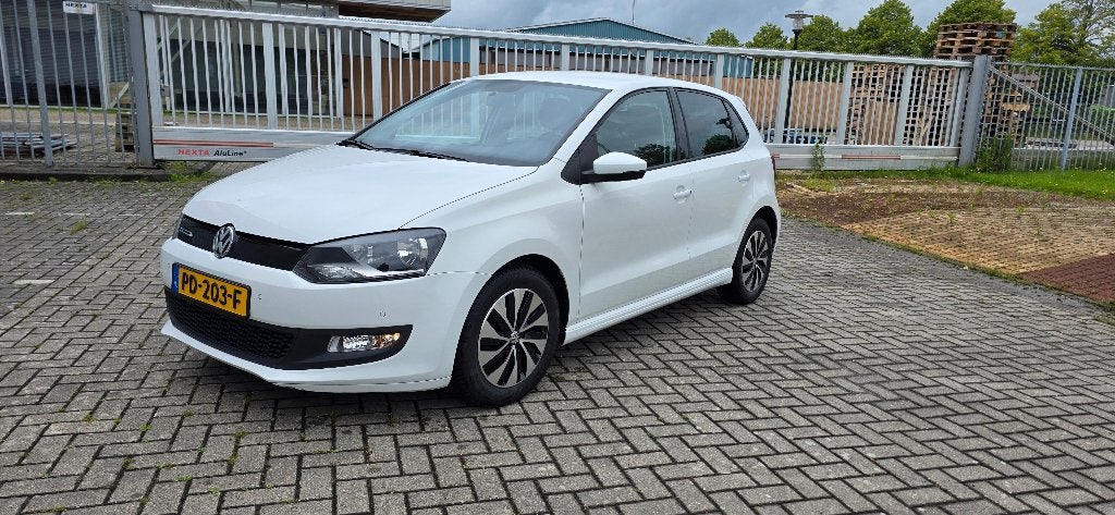 Volkswagen Polo 1.0 TSI 95PK 5D Bluemotion 2017 Nieuwe APK, Auto's, Voorwielaandrijving, Stof, 40 €/maand, Wit
