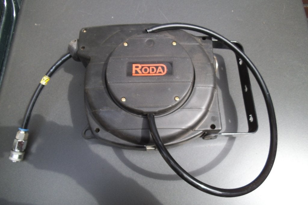 Te koop RODA luchtslang haspel, Doe-het-zelf en Verbouw, Compressors, 6 tot 10 bar, Ophalen of Verzenden, Zo goed als nieuw, 200 tot 400 liter/min