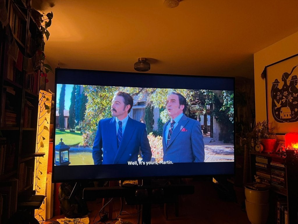 65-inch LG TV (65UQ70006LB) with mobile TV-stand, Ophalen, LED, 50 Hz, Zo goed als nieuw