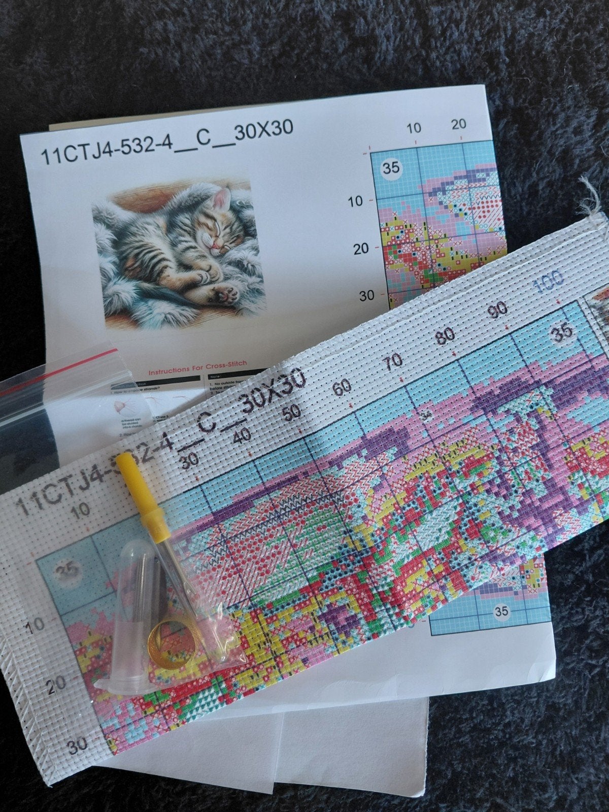 Borduurpakket met schattige slapende kat - 30x30 cm, Verzenden, Nieuw, Handborduren, Borduurpakket