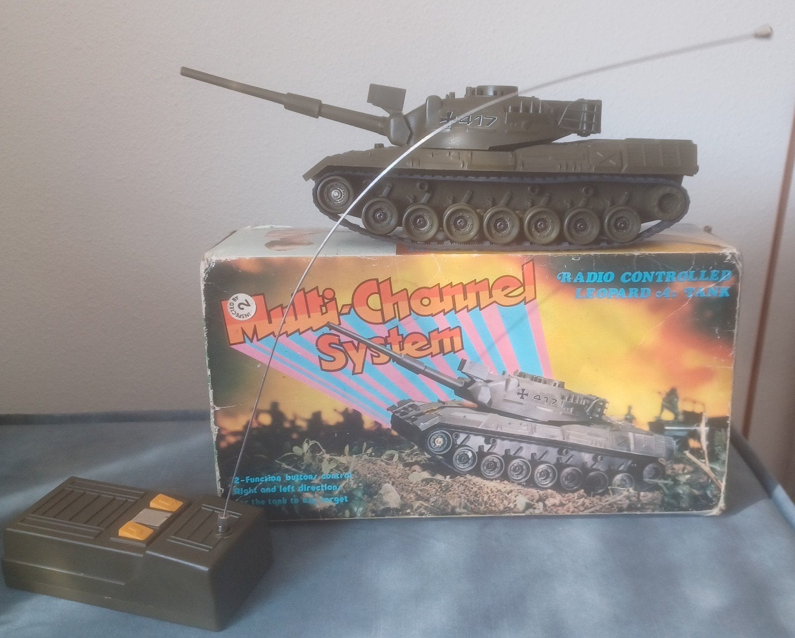 Vintage Leopard tank Radio Controlled + doos, Ophalen of Verzenden, 1:32 tot 1:50, Tank, Overige merken
