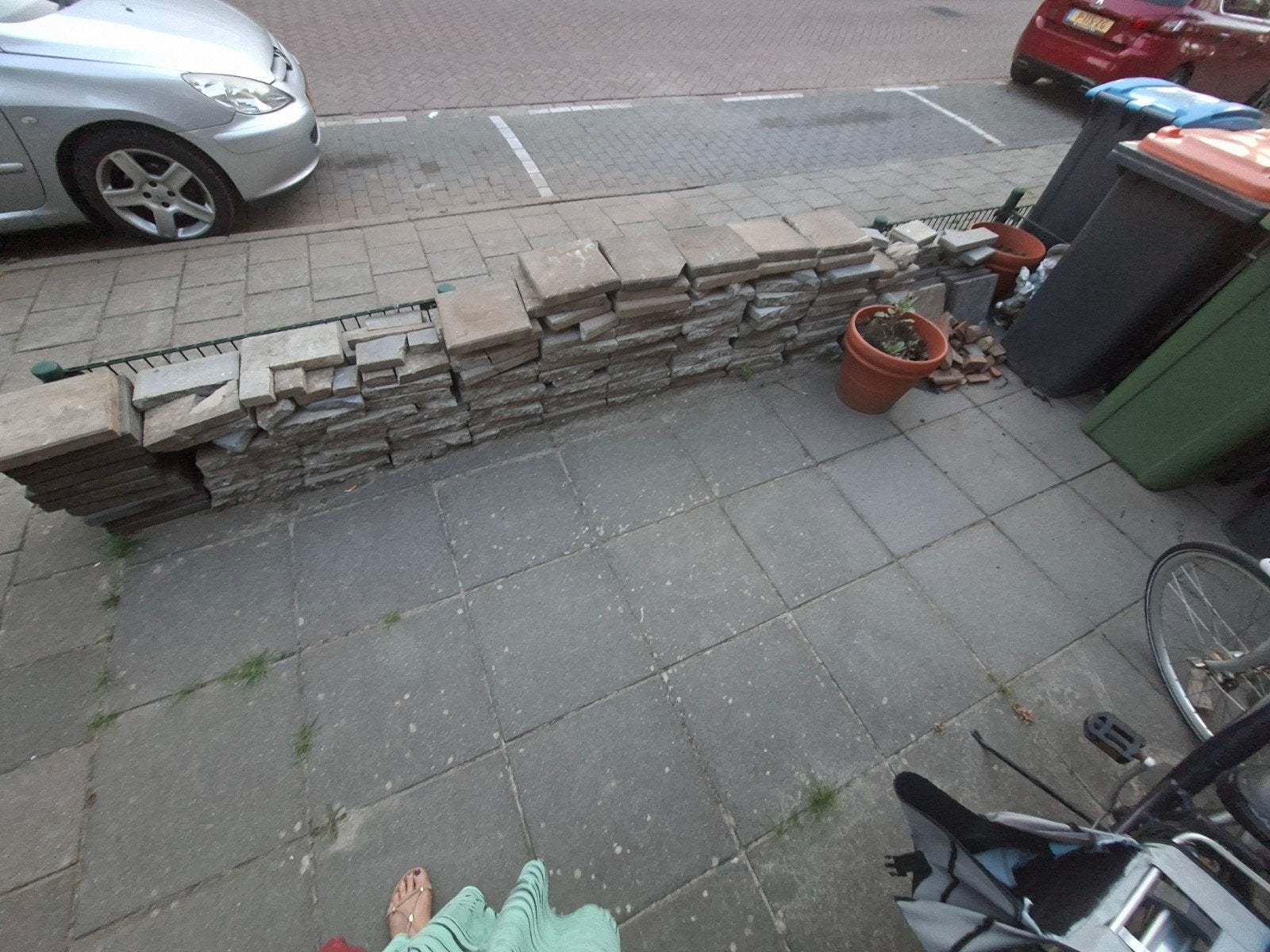 GRATIS Stoeptegels en halve stoeptegels voor border, Tuin en Terras, Tegels en Klinkers, Ophalen, Gebruikt, Minder dan 5 m², Beton