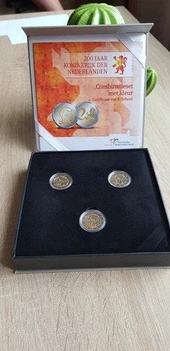 2 Euro 2013 Combinatieset met kleur – 200 jaar Koninkrijk, Ophalen of Verzenden, Koningin Beatrix, Euro's, Setje
