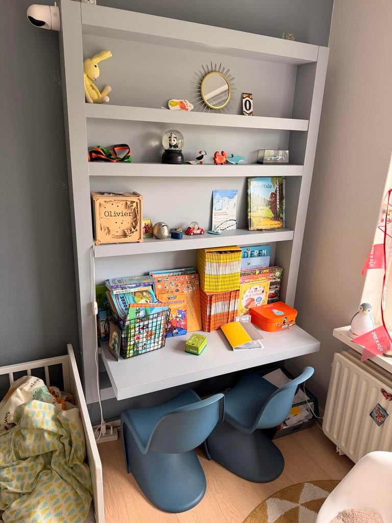 Grijze kinder Boekenkast met Bureau en stoeltjes, Ophalen, Gebruikt, 100 tot 150 cm, 150 tot 200 cm