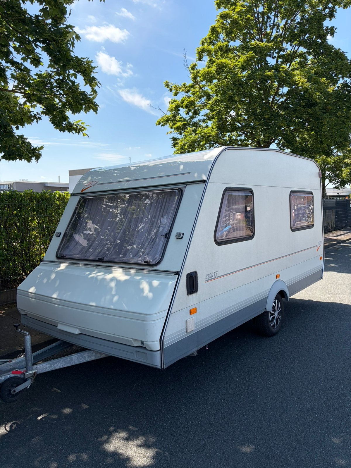 Compacte Delta 3900 TZ Caravan in zeer nette staat, Caravans en Kamperen, Caravans, Particulier, tot en met 2, 750 - 1000 kg, Overige