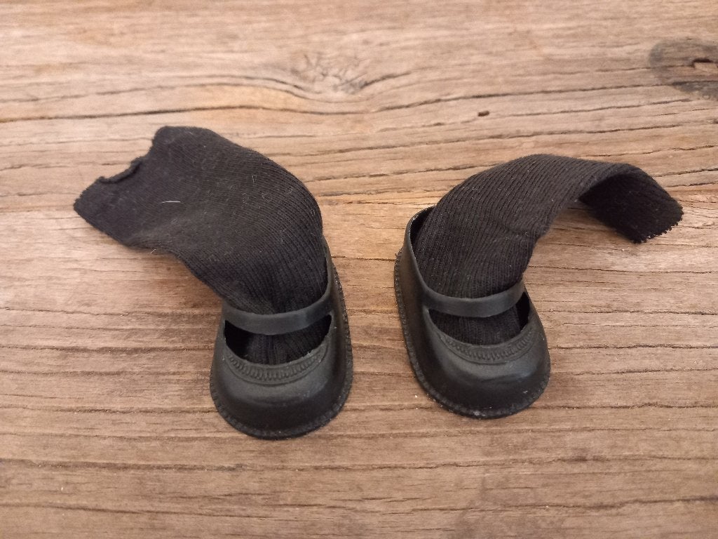 kleine oude poppenschoentjes met kousjes jaren 50., Ophalen, Zo goed als nieuw, Pop