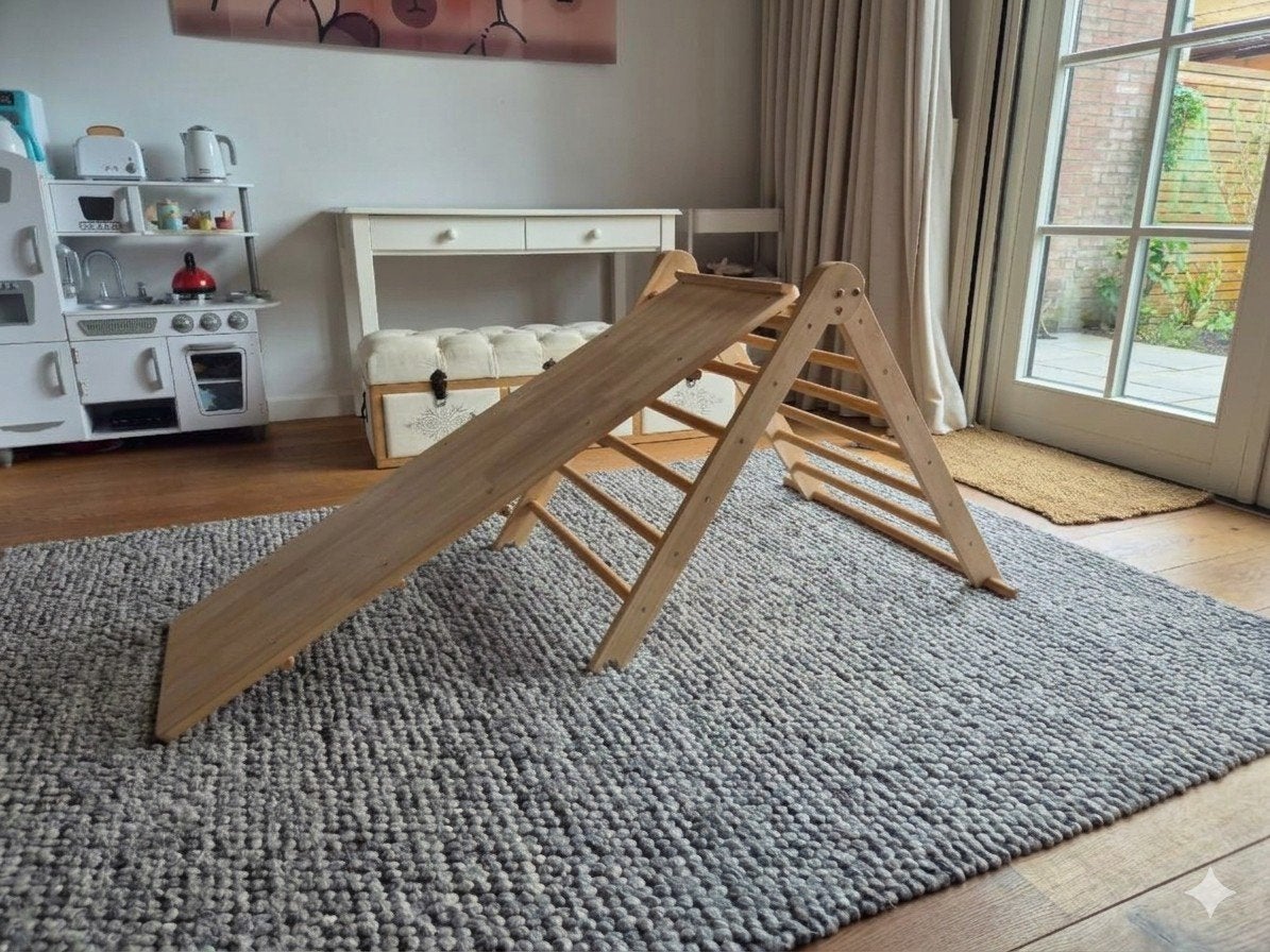 Sklum houten klimdriehoek met glijbaan / klimplank (Pikler), Ophalen, Zo goed als nieuw, Glijbaan