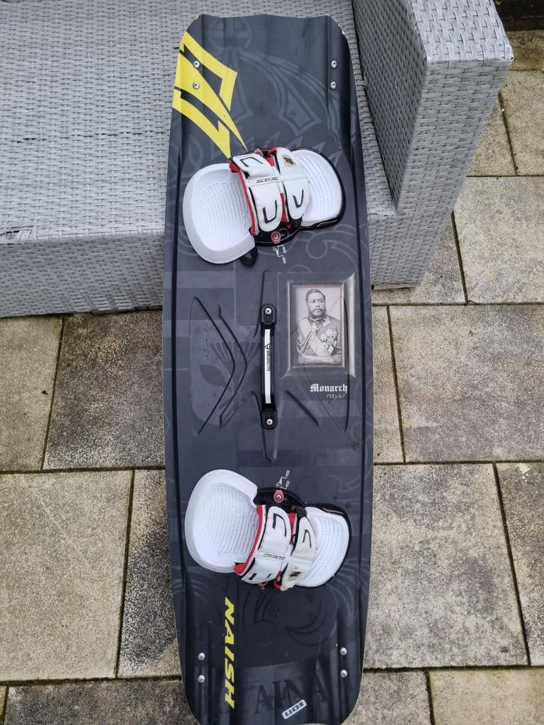 Naish Monarch Twintip Kitesurfboard 132x41 cm, Watersport en Boten, Kitesurfen, Gebruikt, Twintip, Kiteboard, Ophalen of Verzenden