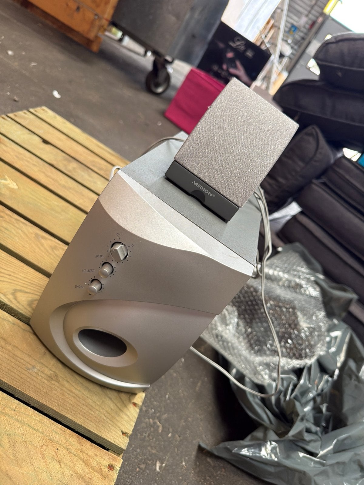 Subwoofer met bekabeling - Gebruikt, Gebruikt, Inclusief kabels, Subwoofer, Minder dan 60 watt